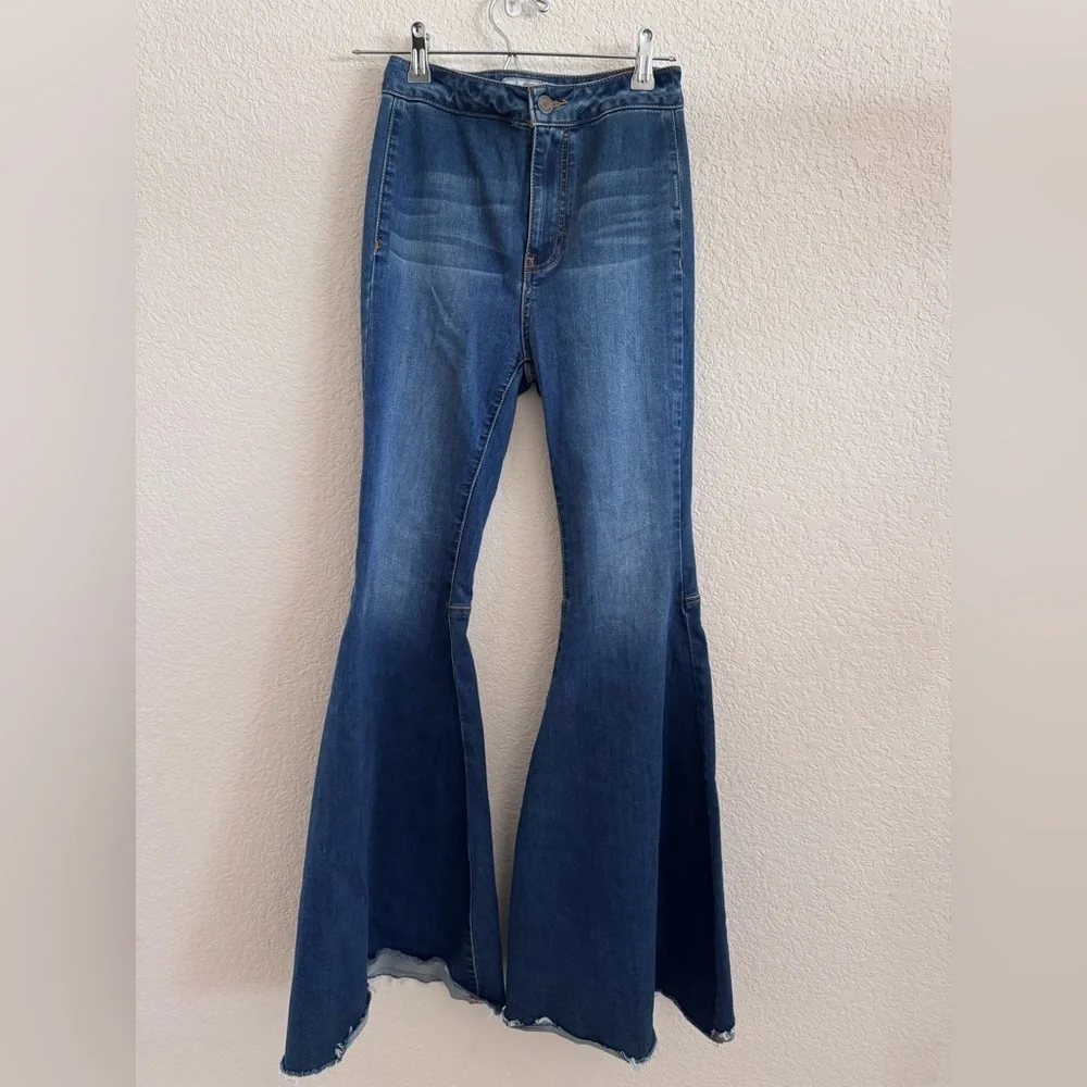 Free People Women's Blue Wide Flared Jeans Boho Frayed Hem Size 25